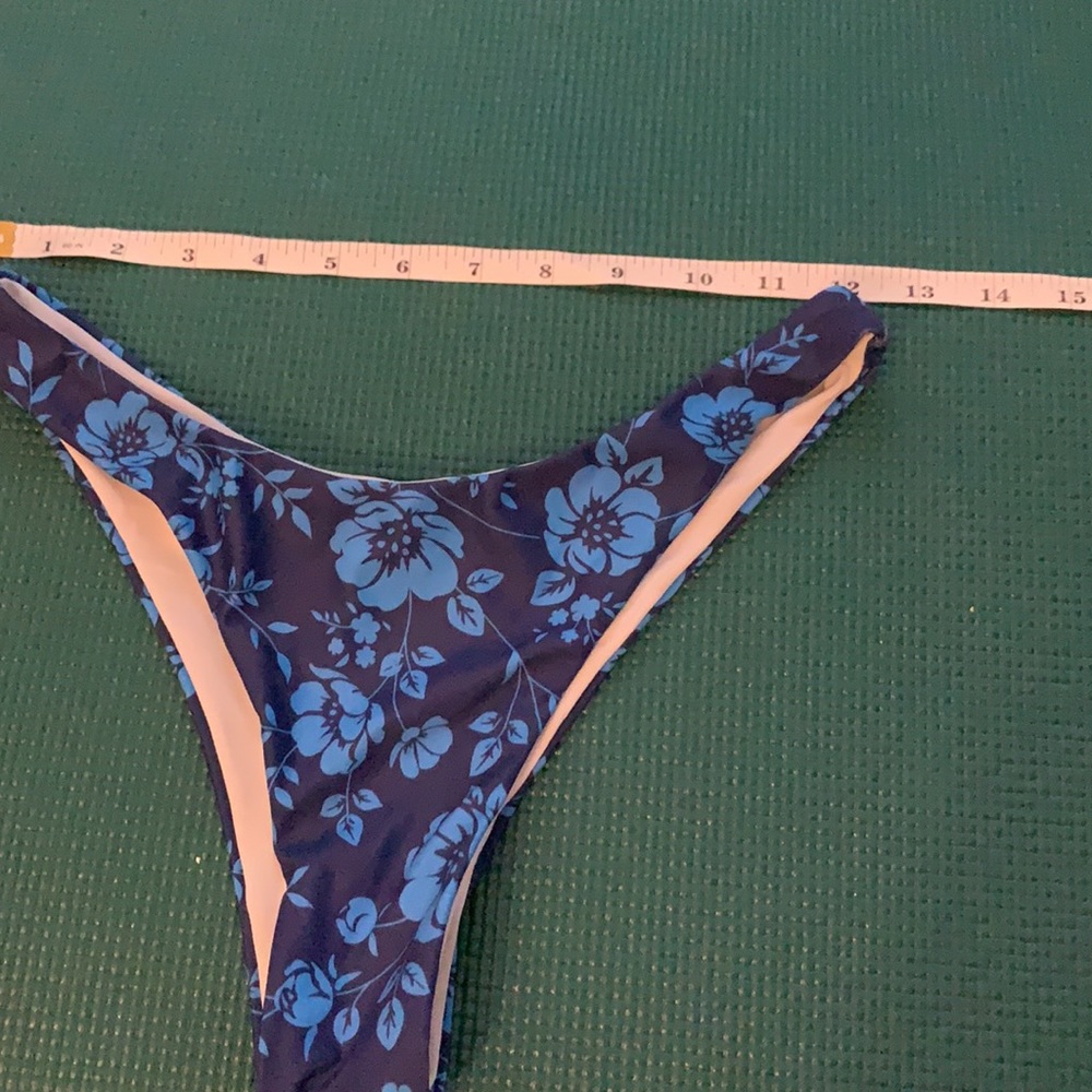 Shein cheeky floral bikini - Picture 7 of 9